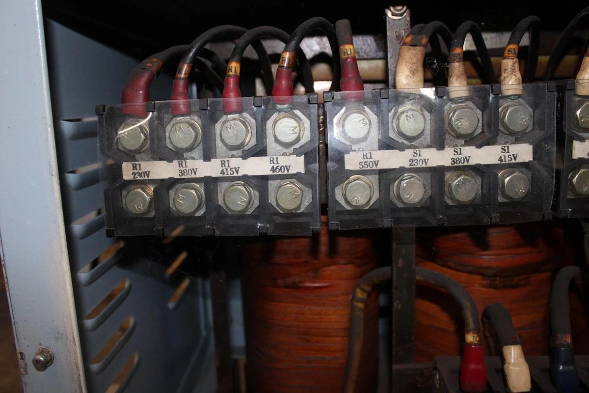 Used 40 kVA TRANSFORMER HC 3-PHASE 50/60 HZ 550/230 VOLT **WARRANTY INCLUDED**