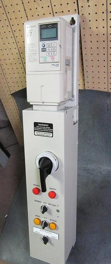 NEW SURPLUS YASKAWA VARIABLE SPEED DRIVE VARSPEED E7 W/ BYPASS 13A 240V CIMR-E7