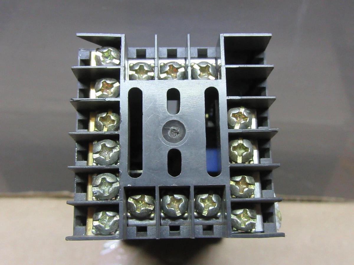 Used HONEYWELL UDC1000 MICRO-PRO TEMPERATURE CONTROLLER DC100L-1000100N 240 VAC