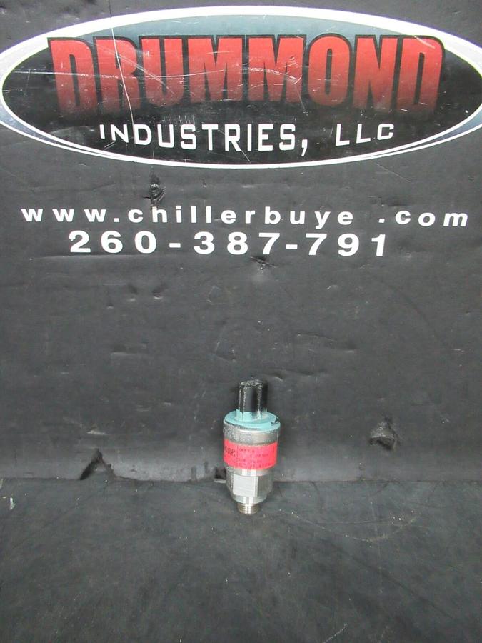 Used YORK DANFOSS PRESSURE TRANSDUCER 025-28678-112 AKS-32R 5 VDC 74 PSIS