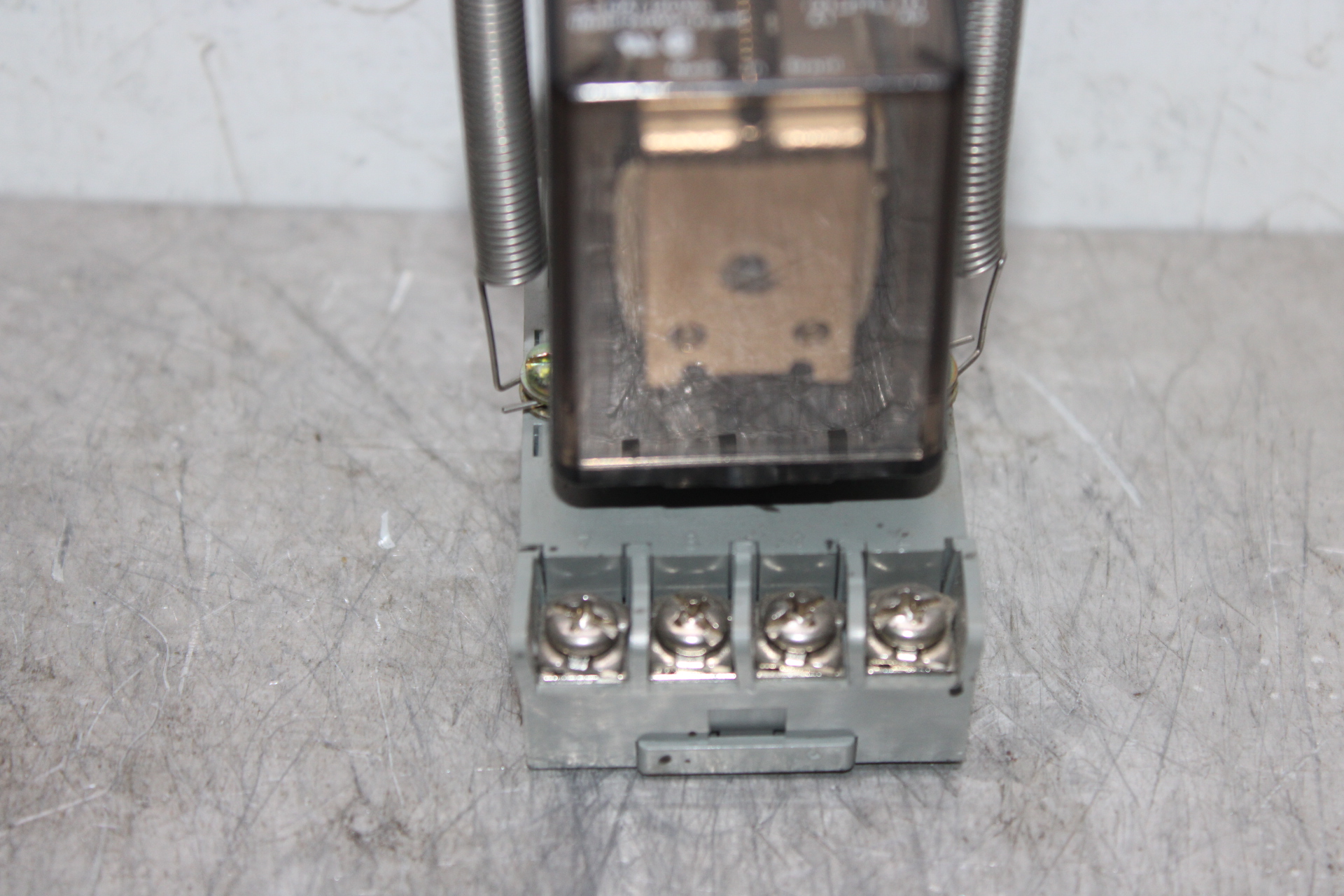 Used LOT OF 2 OMRON RELAYS G2R-1-SN 24 VDC 10 AMP W/ BASE