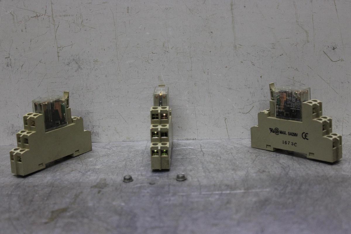 Used NEW SURPLUS OMRON POWER RELAY MKS2PI 250 VAC 10 AMP SINGLE PHASE W/ BASE