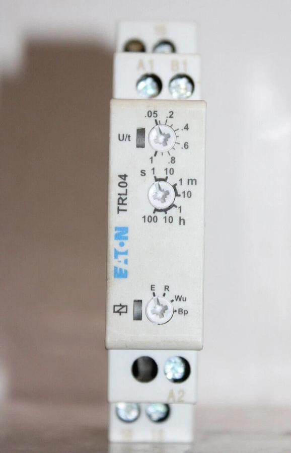 Used EATON MULTI-FUNCTION TIME DELAY RELAY TRL04 0.05 SEC - 100 HOUR 240 VOLT