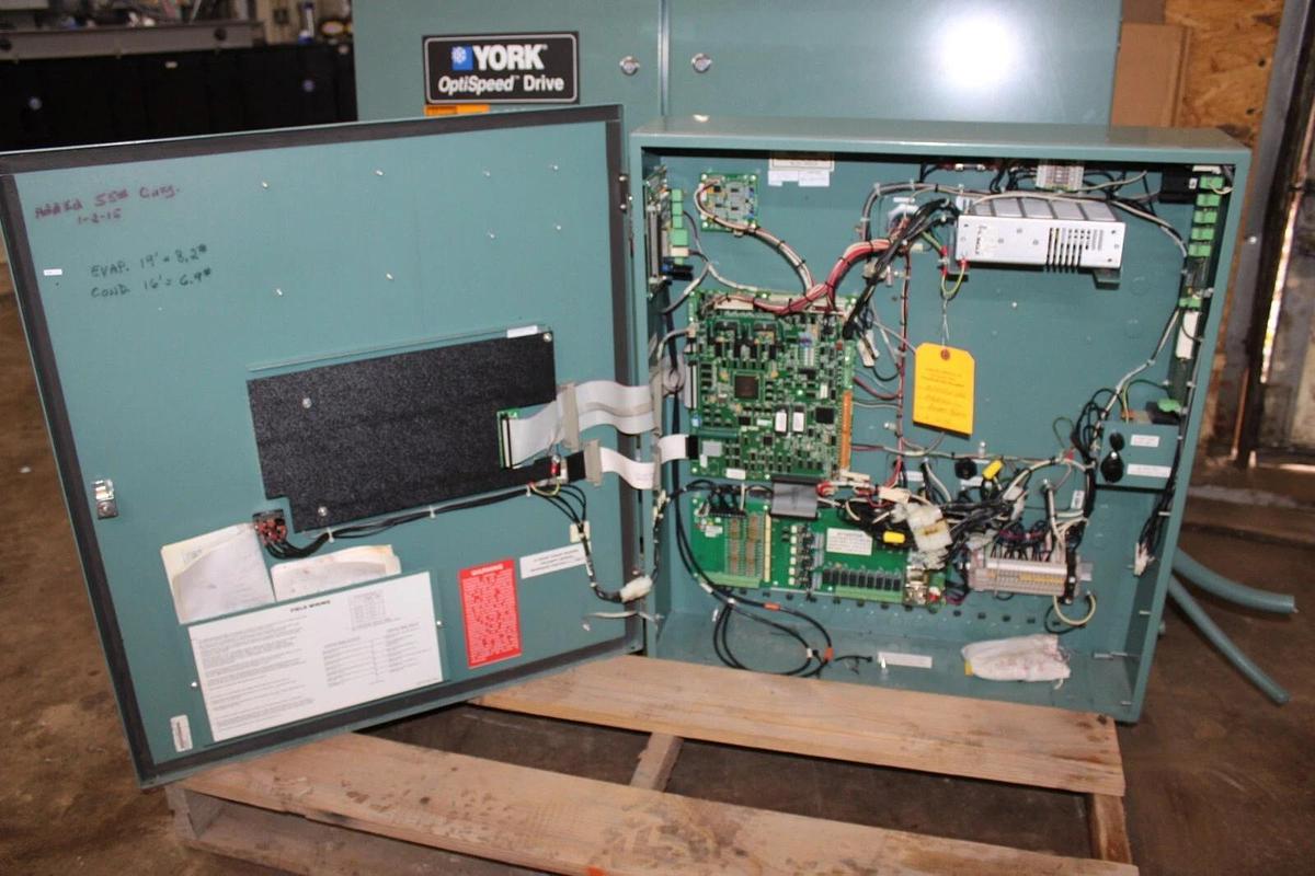 Used YORK CHILLER OPTISPEED VSD VSD351-K-46 W/ 371-04118-111 CONTROL PANEL