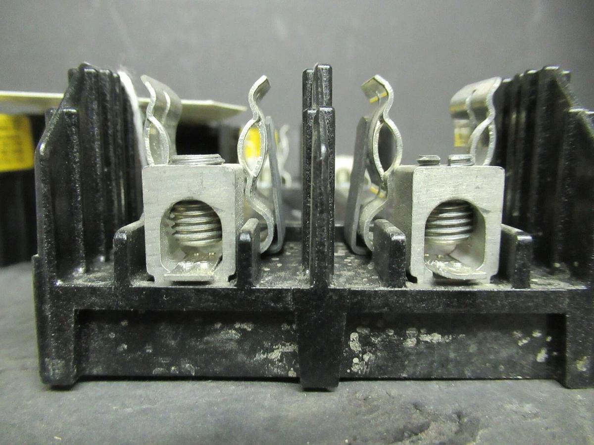 Used (2) BUSSMANN FUSE HOLDER H60030-2CR FOR 30 AMP 600 V CLASS M FUSES **WARRANTY**