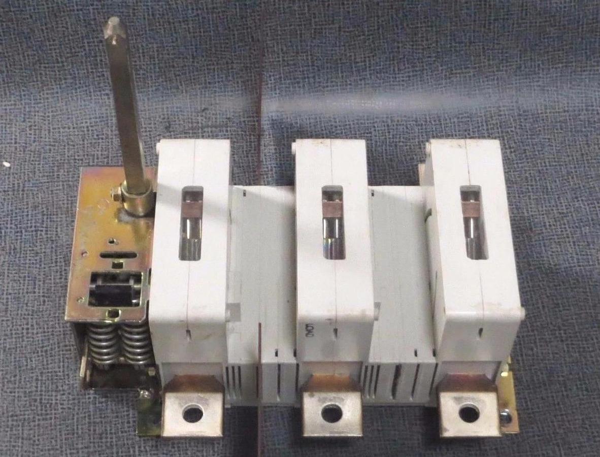 Used ABB GENERAL PURPOSE SWITCH 600 AMP 600 VAC 3 PHASE 500 HP MODEL OETL-NF600A