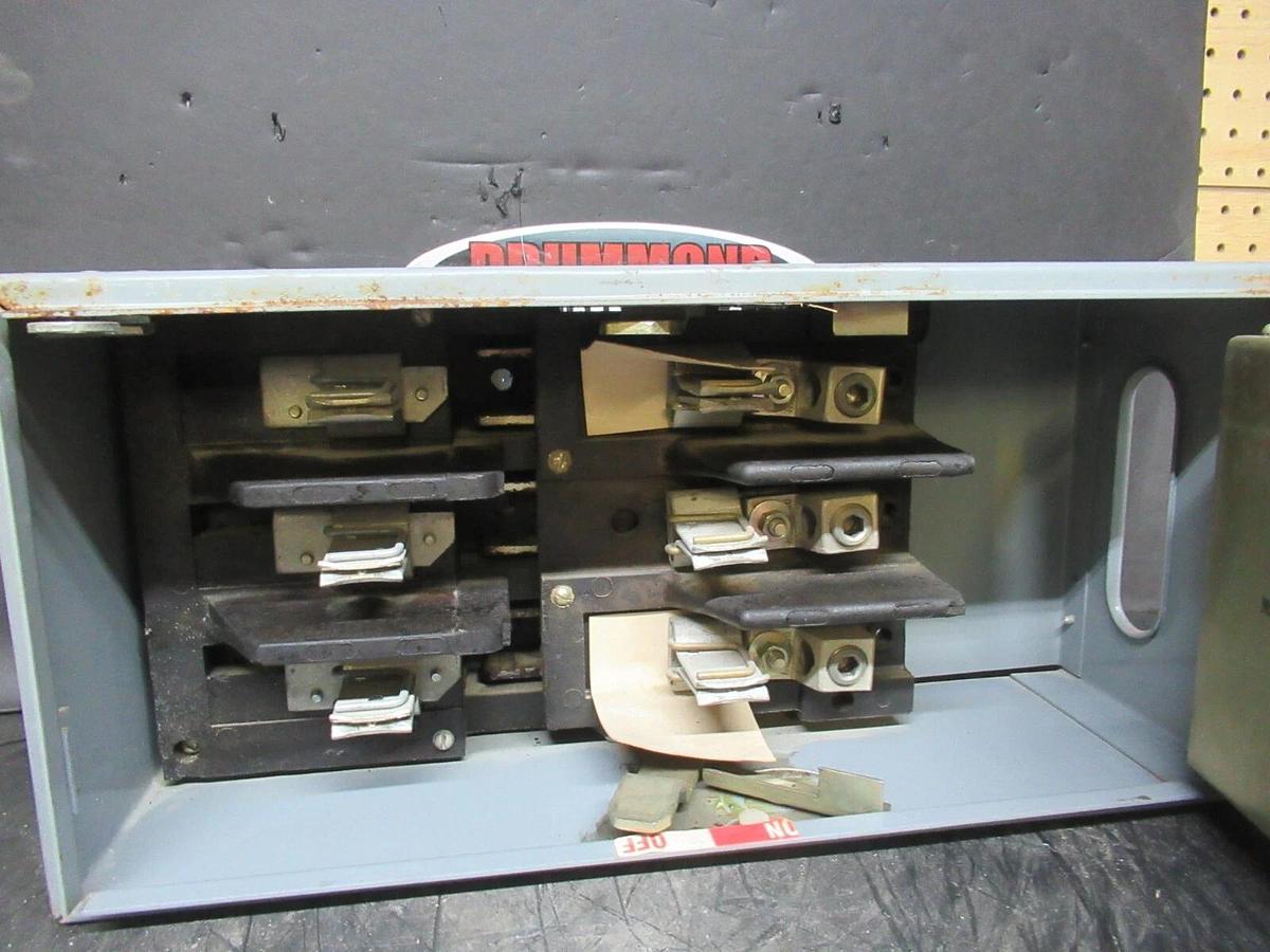 Used SQUARE D QMB SAFLEX UNIT QMB-3220 200 AMP 240 VAC 3-POLE 3-PHASE 50 HP