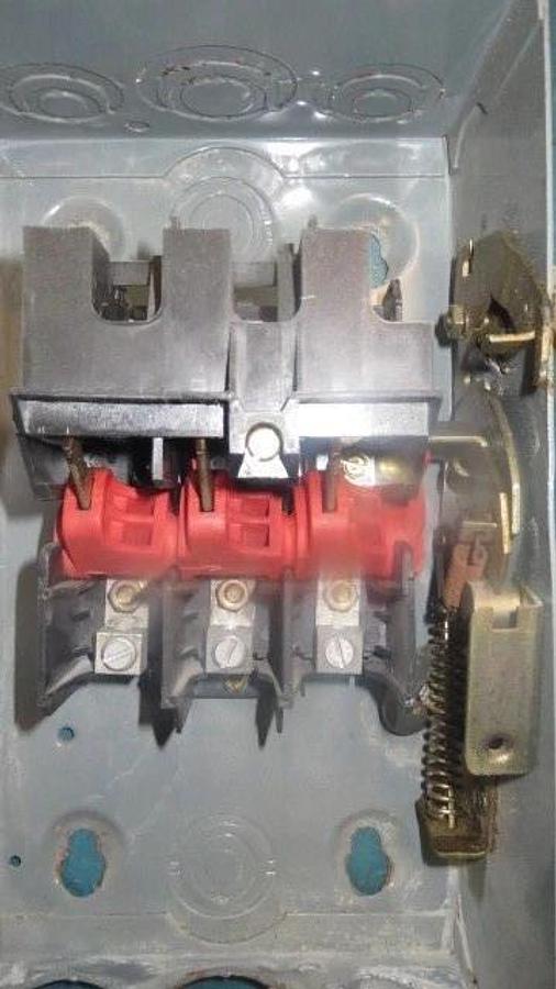 Used SQUARE D 30 AMP 600 VOLT NON-FUSIBLE DISCONNECT HU361 SAFETY SWITCH