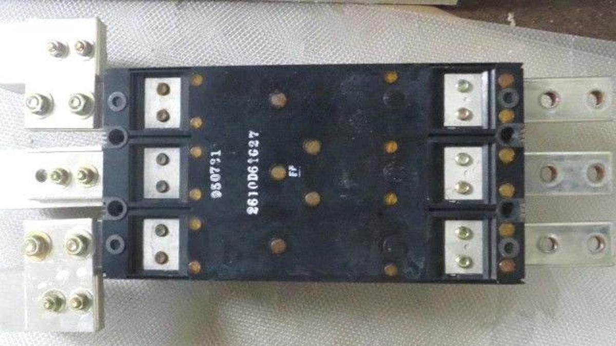 Used CUTLER HAMMER MOLDED CASE SWITCH NS36120YA 1200 AMP 600 VAC 3-POLE NS-Y