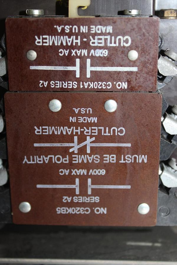 Used CUTLER-HAMMER CONTACTOR C10EN3 NEMA SIZE 3 90 AMP 600 VAC 3-POLE COIL: 120 V