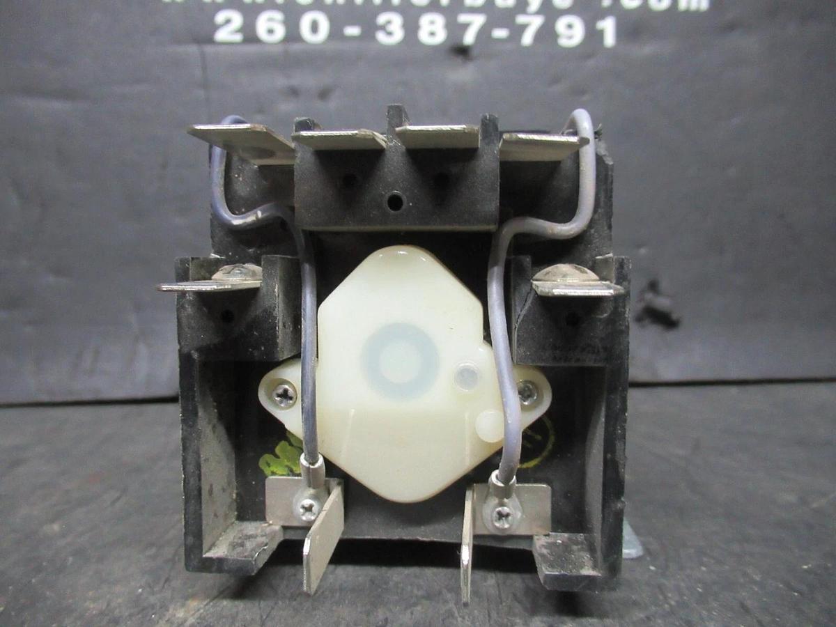 Used AGASTAT TIME DELAY RELAY 0.5-5 SECONDS 7032CC 120 VAC VOIL 600 VAC 10 AMP