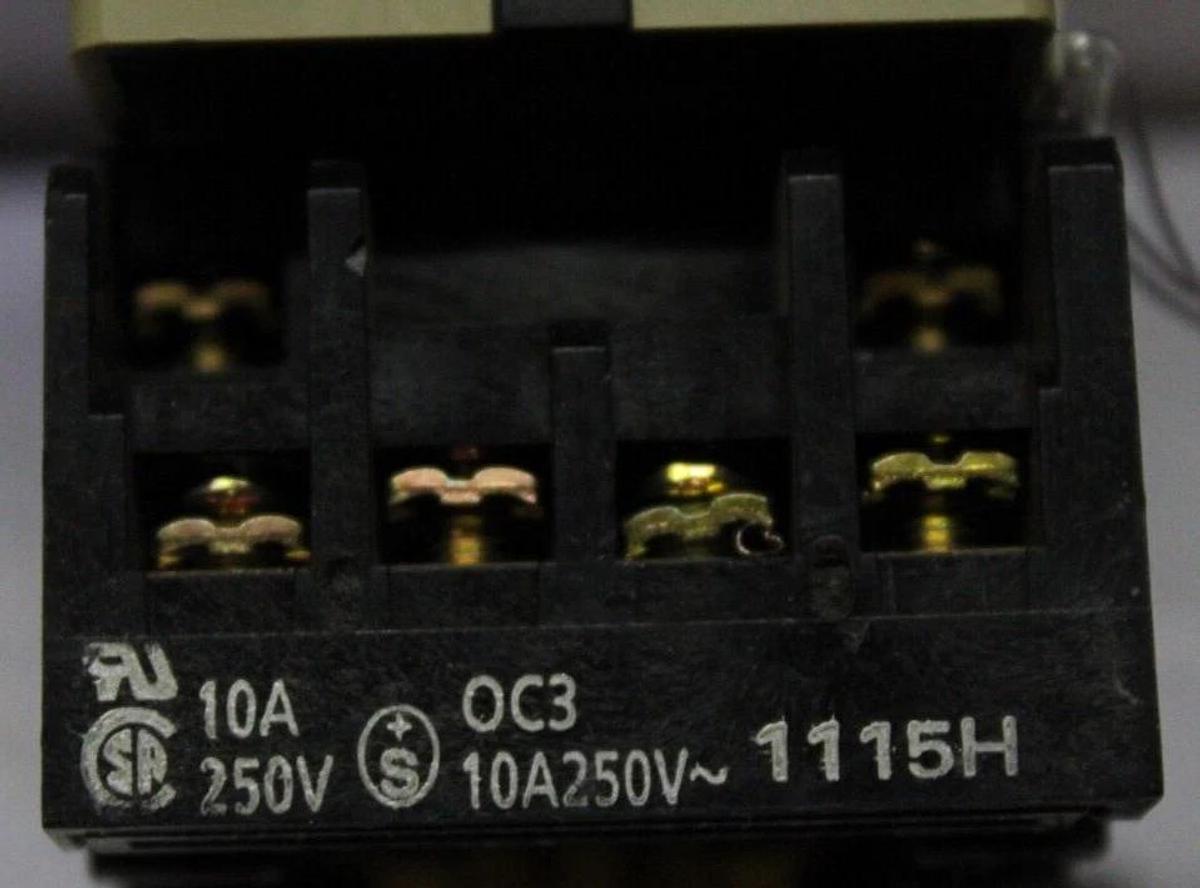 Used OMRON FLOATLESS LEVEL SWITCH 61F-GP-NL2KM 100 VAC 3.5 VA 50/60 HZ **WARRANTY**