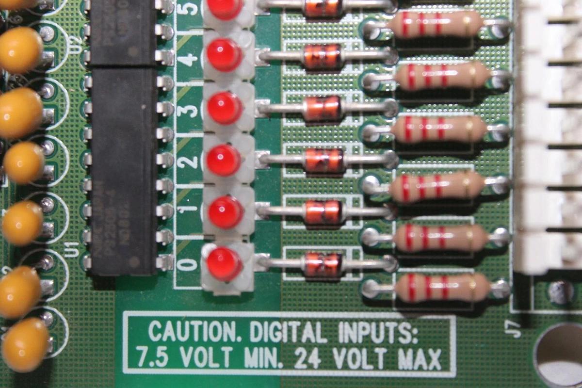 Used MCQUAY DIGITAL INPUT CIRCUIT BOARD 733055-01 006-000427-01 REV. B *WARRANTY*