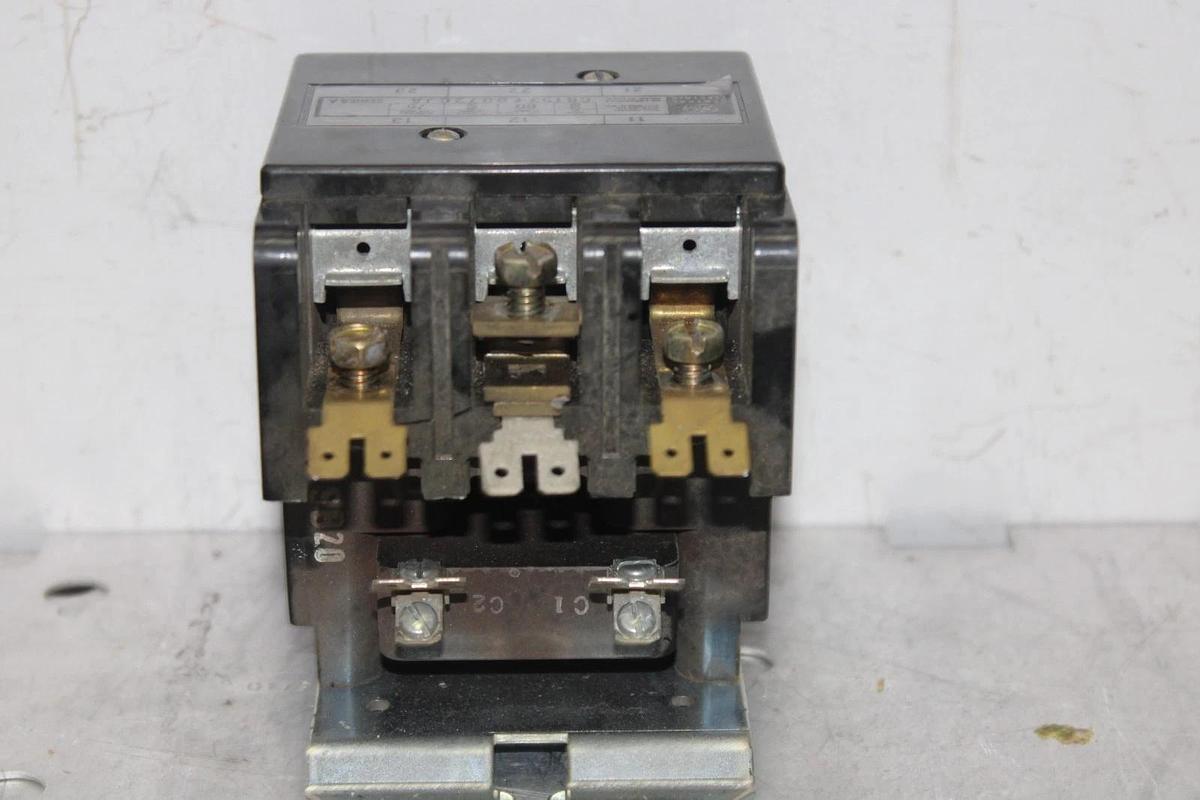 Used GENERAL ELECTRIC CONTACTOR CR153FB072CJA 60 AMP 600 VAC 3-PHASE 3-POLE