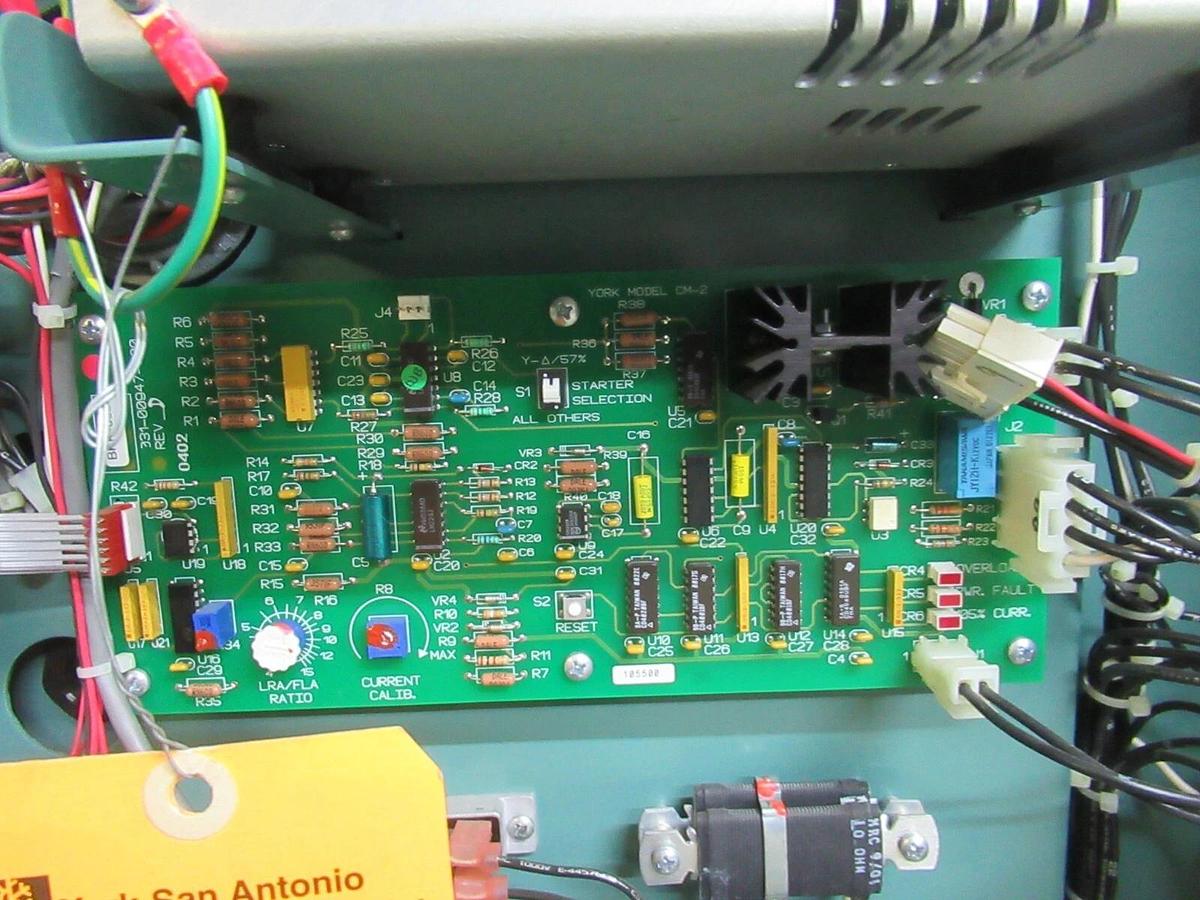 Used YORK CENTRIFUGAL CHILLER MILLENIUM OPTIVIEW CONTROL CENTER 371-02448-101