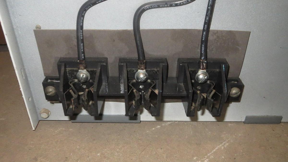 Used CUTLER HAMMER 17" FUSIBLE FEEDER D/C BUCKET 480 VAC 80 AMP