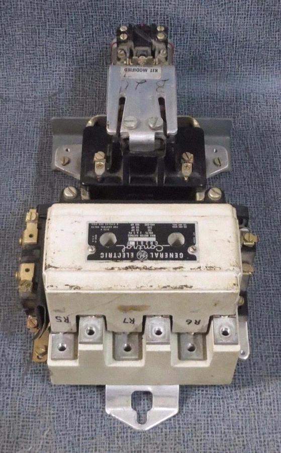Used GENERAL ELECTRIC NEMA CONTROL CONTACTOR CR2810F-11AB1B 150 AMP SIZE 4 3-PHASE