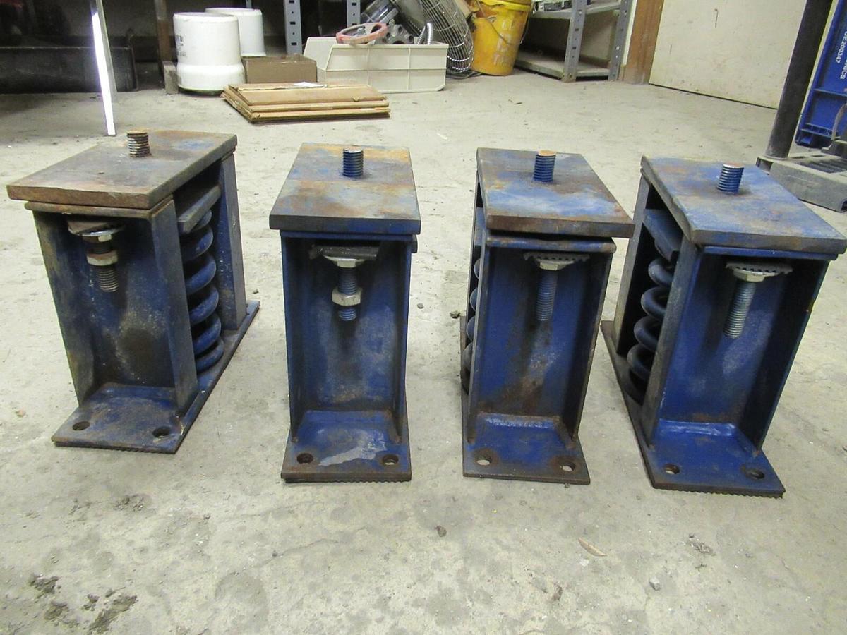 Used SET OF (4) HEAVY DUTY ANTI-VIBRATION PADS / VIBRATORY FEET MOUNTS 9" X 4.5" TOPS