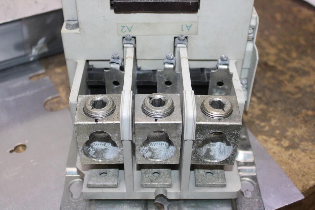 Used CUTLER HAMMER CONTACTOR C825LN6 360 AMP 600V 3-PHASE COIL: 120V