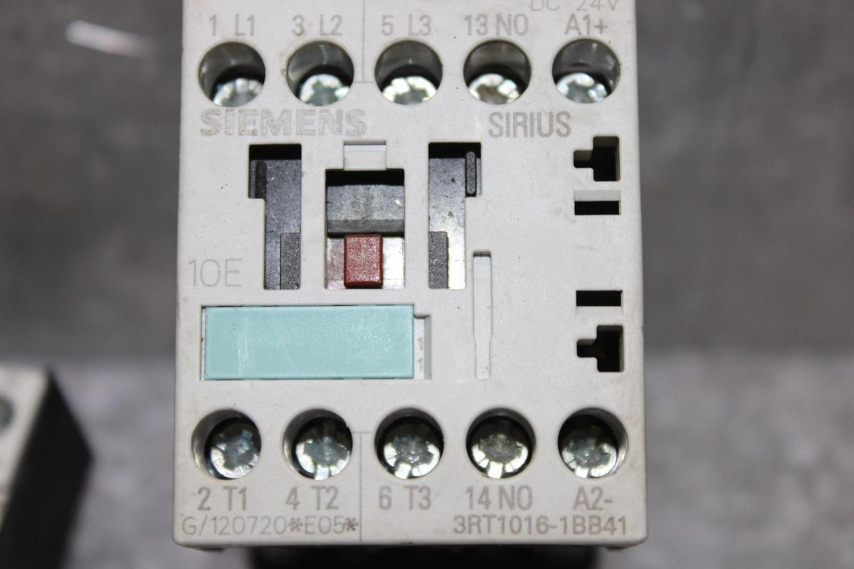 Used SIEMENS SIRIUS CONTACTOR 3RT1016-1BB41 600 VAC 20 AMP 7.5 HP W/ 3RH1911-1AA10