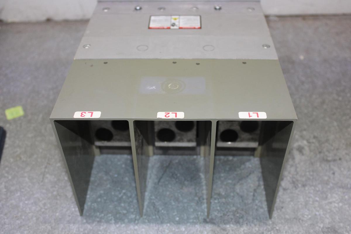 SIEMENS CIRCUIT BREAKER 3VA5340-5EC31 400 AMP 600 VAC 3-POLE