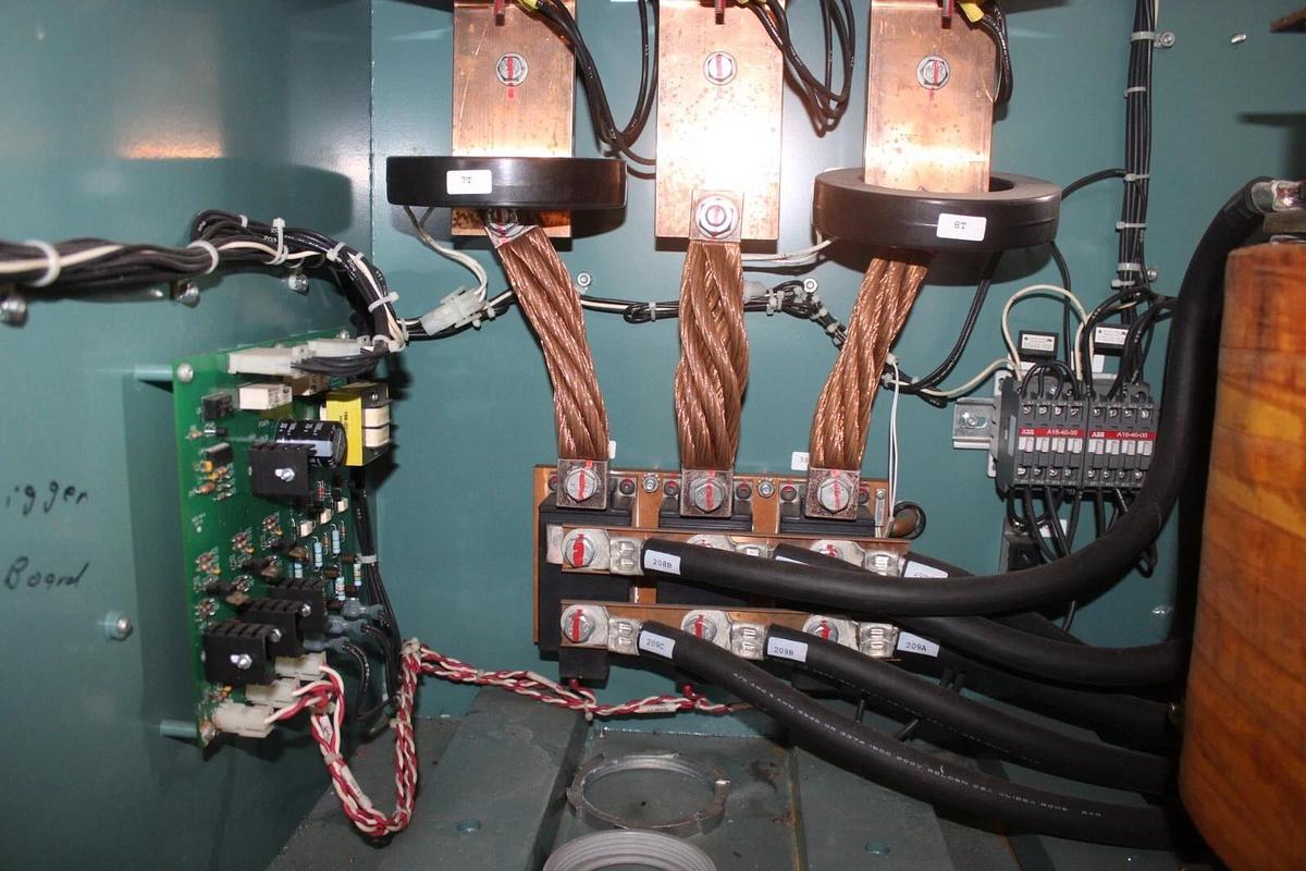 Used YORK CHILLER LIQUID COOLED OPTISPEED DRIVE 371-02526-102 TM-790-K-B12F-46D