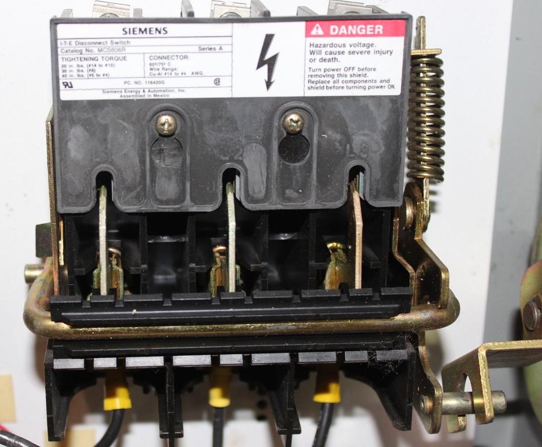 Used SIEMENS NEMA 1 ENCLOSED COMBINATION STARTER W/ SIZE 2 509-C0D & MCS606R SWITCH