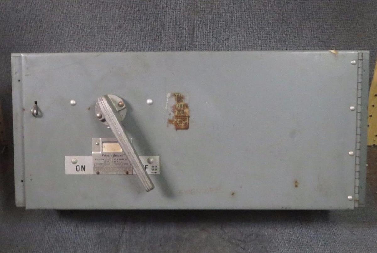 Used WESTINGHOUSE FDP SWITCH 200 AMP 240 VAC 3 POLE 25-50 HP  MODEL: FDPS3220