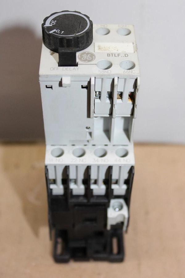 Used GENERAL ELECTRIC CONTACTOR RL4RA031T 20A 600V W/ BTLF30D 0.1-30 SEC TIME DELAY