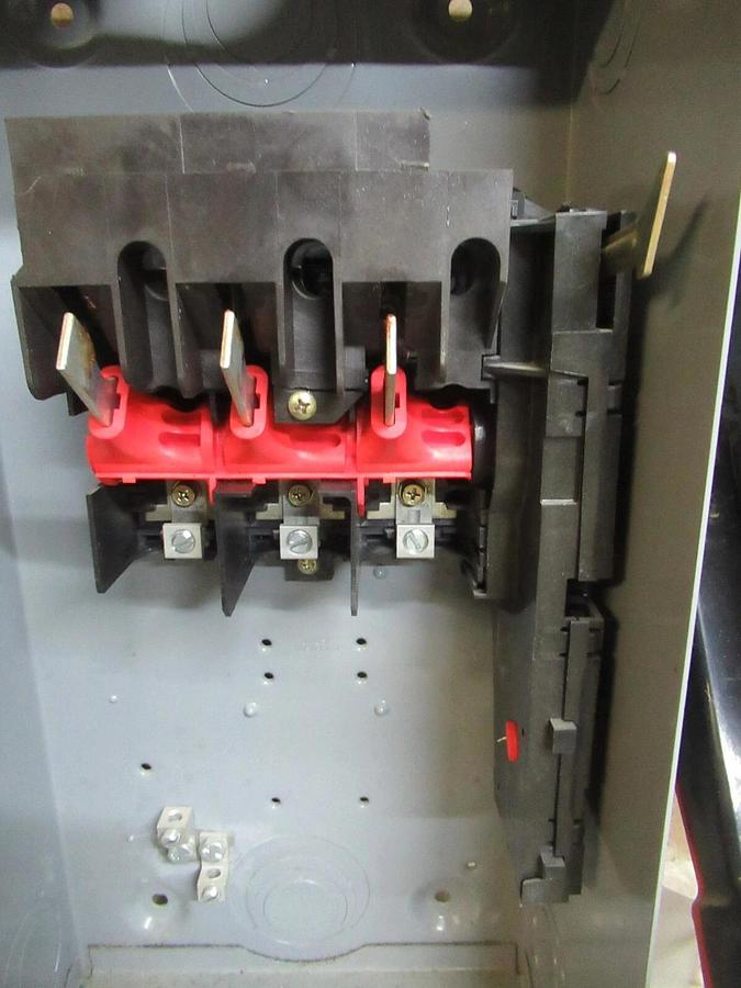 Used SQUARE D HEAVY DUTY SAFETY SWITCH HU362 TYPE 1 ENCL. 60 AMP 60 HP 600 VAC 3-POLE