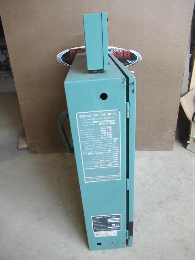 Used YORK CENTRIFUGAL CHILLER MILLENIUM OPTIVIEW CONTROL CENTER 371-02448-101