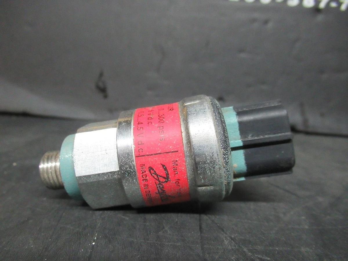 Used YORK DANFOSS PRESSURE TRANSDUCER 025-28678-006 300 PSIS 5 VDC **WARRANTY**