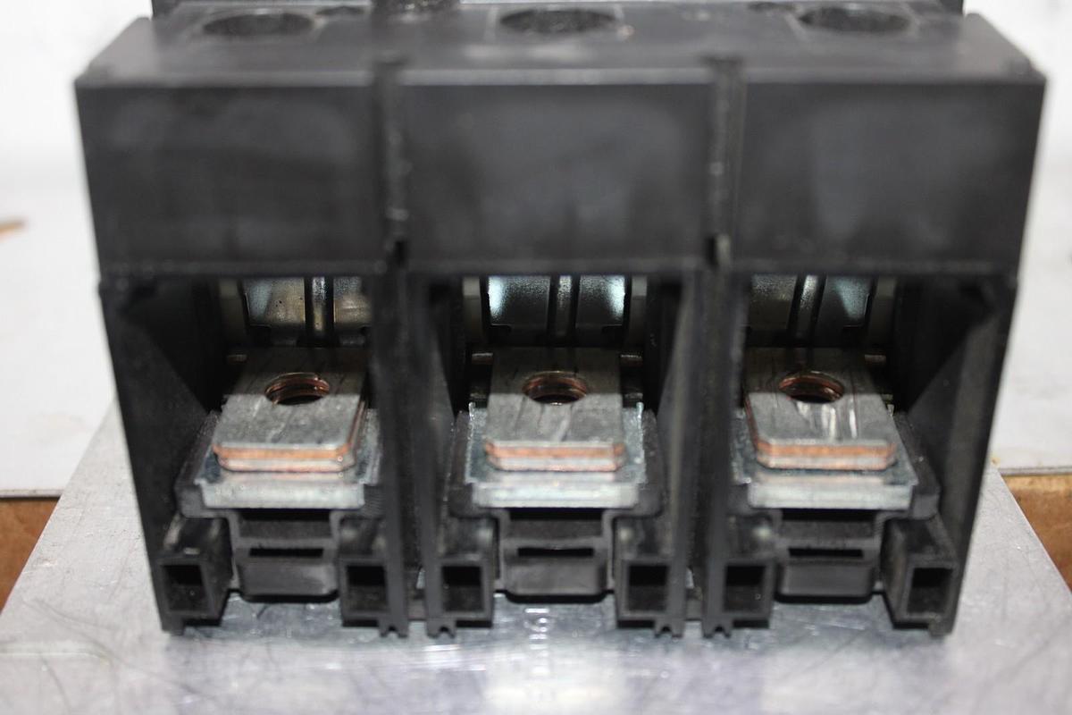 Used SQUARE D POWERPACT CIRCUIT BREAKER JGL36225 225 AMP 3-POLE 600 VAC