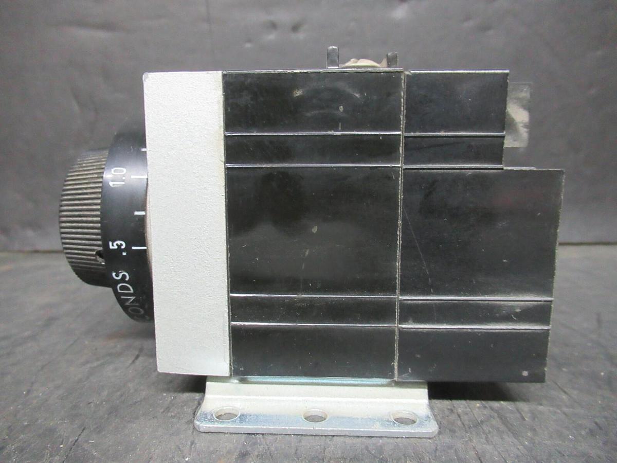Used AGASTAT TIME DELAY RELAY 0.5-5 SECONDS 7012AB 120 VOLT VOIL 600 VAC 10 AMP