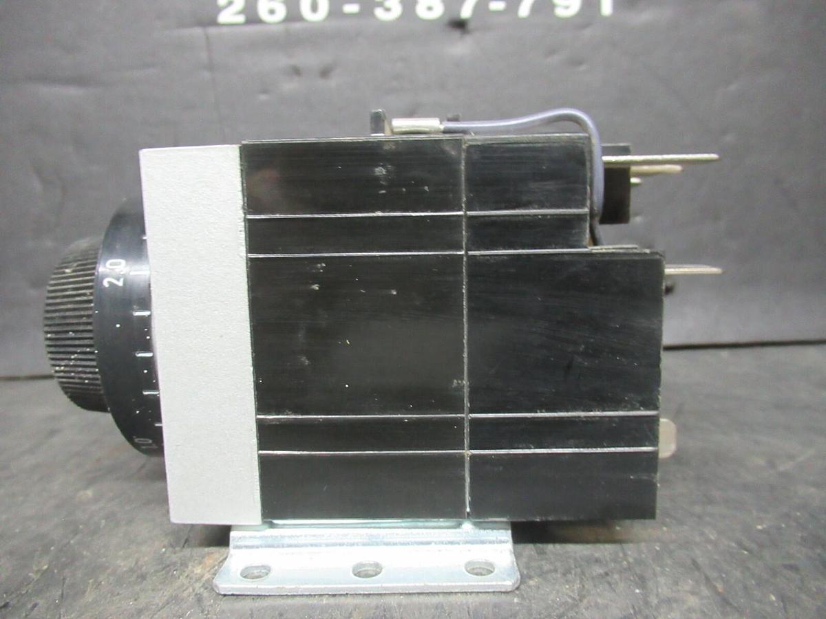 Used AGASTAT TIME DELAY RELAY 0.5-5 SECONDS 7032CC 120 VAC VOIL 600 VAC 10 AMP