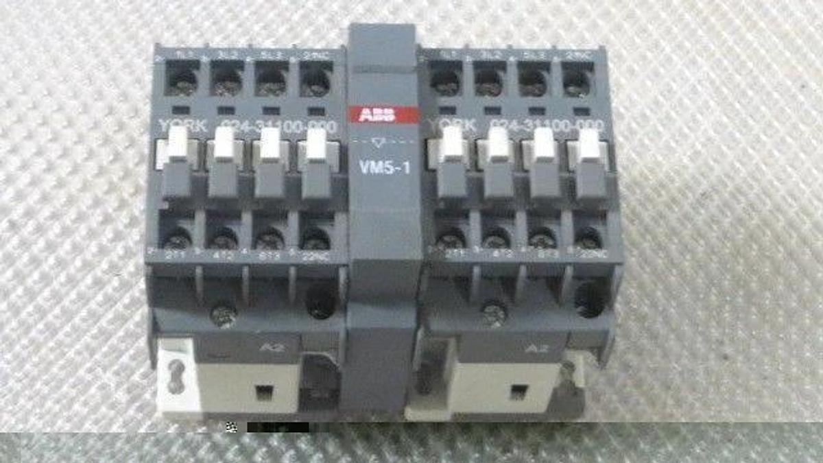 Used YORK REVERSING CONTACTORS 024-31100-000 21 AMP CONTINUOUS W/ VM5-1 INTERLOCK