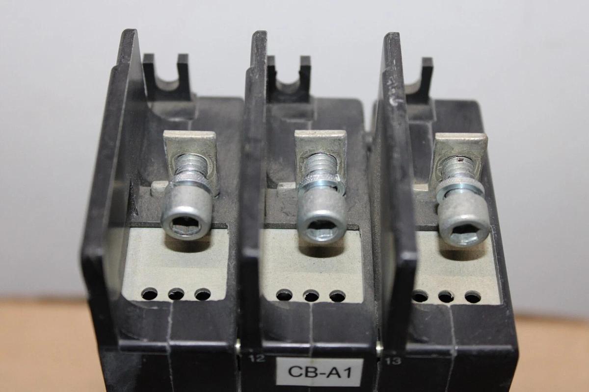 Used AIRPAX CIRCUIT BREAKER 3-POLE 219-3-2600-468 20.7-23.8 AMP 480V 50/60 HZ