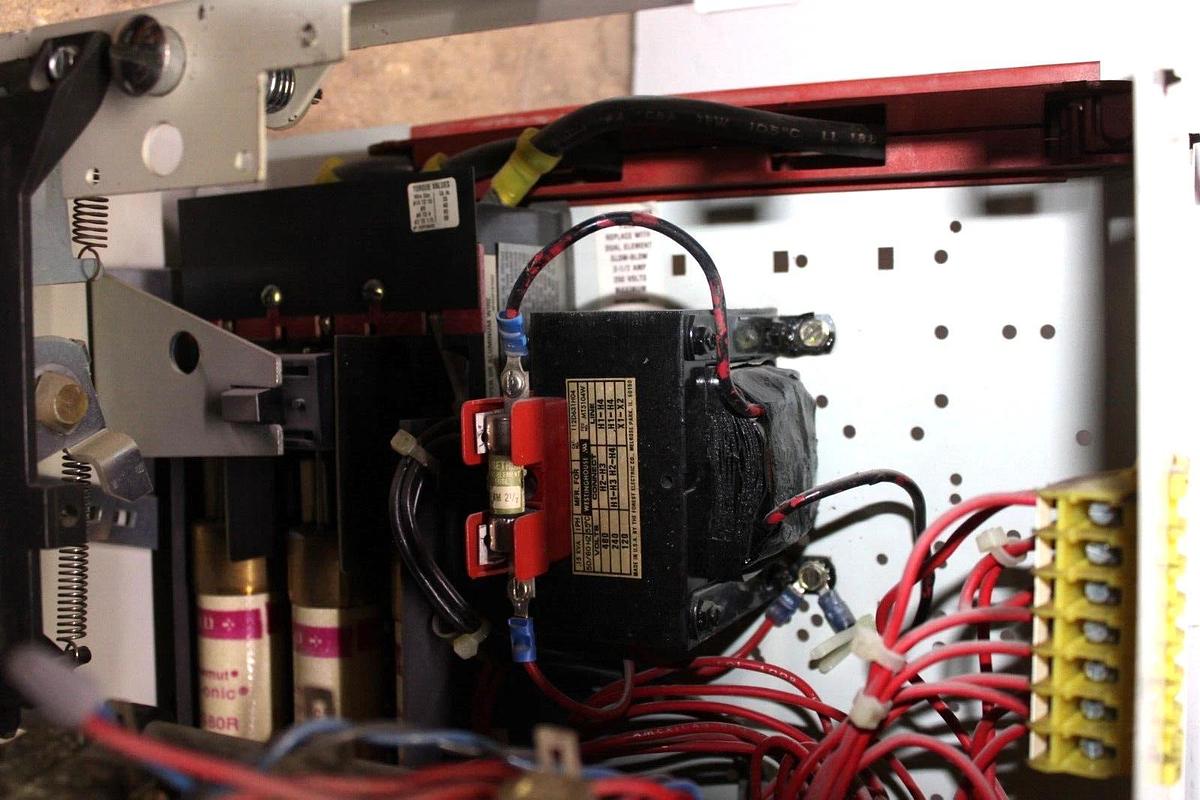 Used CUTLER HAMMER MCC STARTER BUCKET 2100 FREEDOM 24" CL75250-6 100 AMP SIZE 3