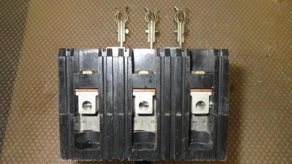 Used SQUARE D MAG-GUARD BREAKER 15 AMP 600 VAC 3 POLE MODEL FAP3601513M SER 2