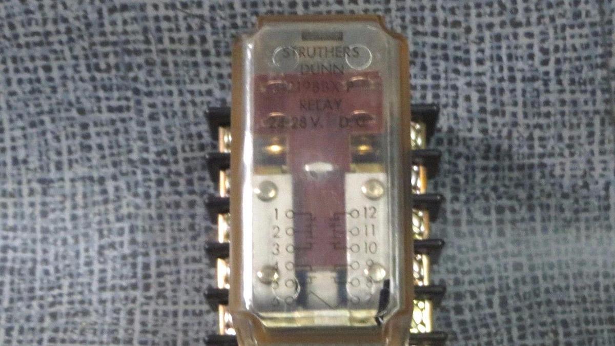 STRUTHERS DUNN RELAY WITH DUNCO BASE! 24-28 VDC COIL  MODEL: 219BBX-P
