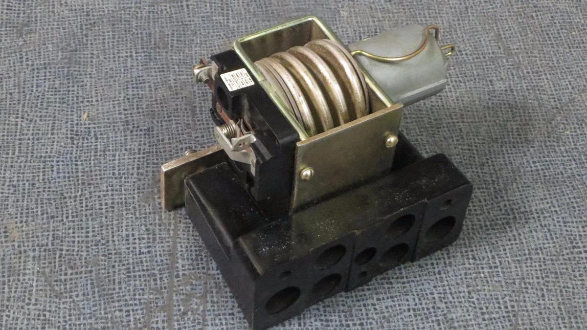 Used ALLEN BRADLEY INVERSE TIME RELAY # 810-NX48 SER B -- AC-DC 600V