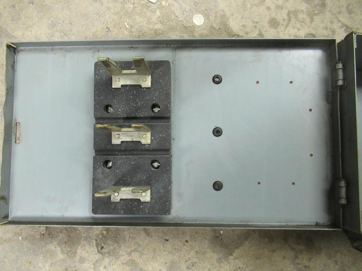 Used WESTINGHOUSE COP 30 AMP 240V FUSIBLE BUSS BUS PLUG STYLE 1470722-A TAP
