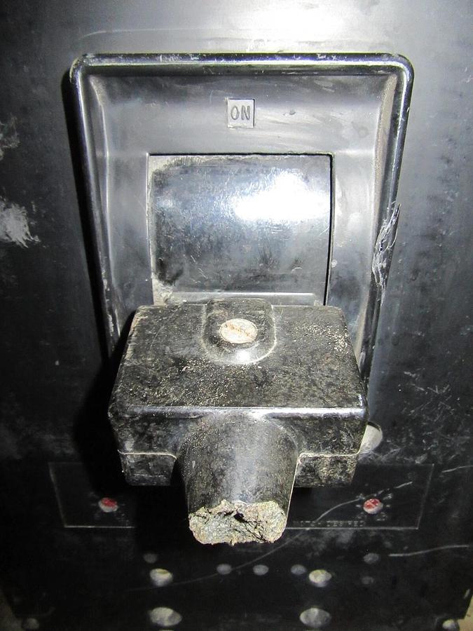 Used WESTINGHOUSE PB 2500 AMP FRAME CIRCUIT BREAKER PB32500F 3 POLE PB32500F 600 VAC