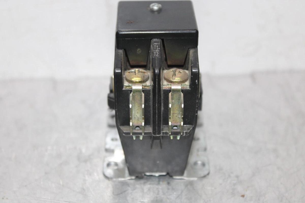 Used FURNAS CONTACTOR 42CG20AJB669R E-011A 600 VAC 20 AMP 2-POLE COIL: 24 VOLT