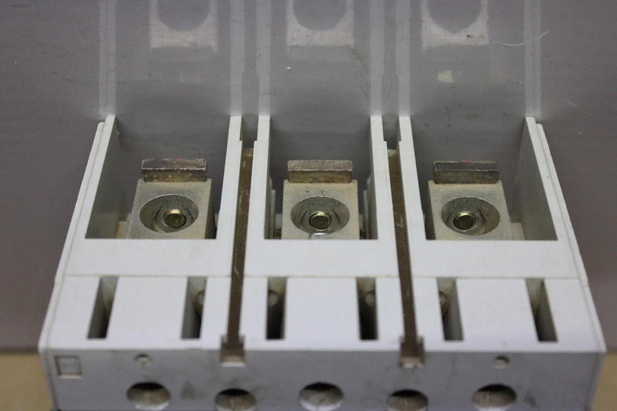 Used ABB CIRCUIT BREAKER S5H 400 AMP 3-POLE 600 VOLT W/ AUXILIARY SWITCH