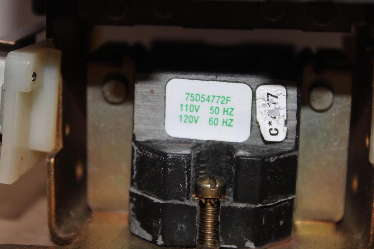 Used CUTLER HAMMER CONTACTOR C825HN10 120 AMP 600 VAC 3-POLE COIL: 120V