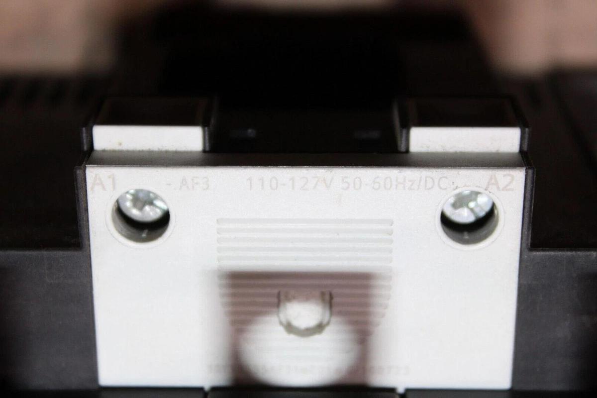 Used SIEMENS CONTACTOR 3RT1055-6...6 600 VAC 195 AMP 3-PHASE 150 HP COIL: 120 VAC