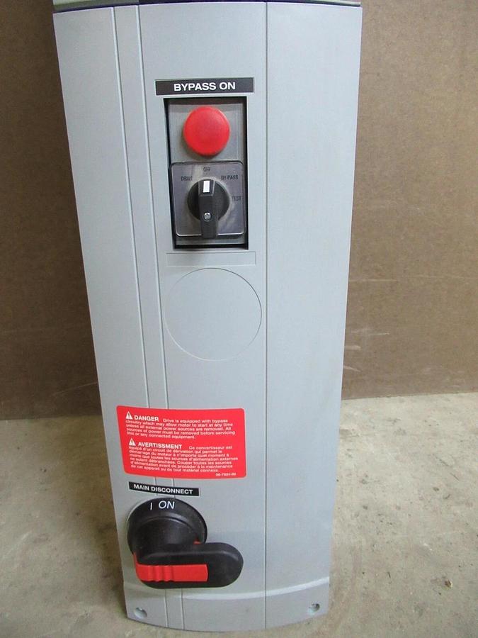 Used DANFOSS VERTICAL VFD 174L1110 VLT HVAC DRIVE 200 VAC @ 16.7 AMP 5 HP 3-PHASE