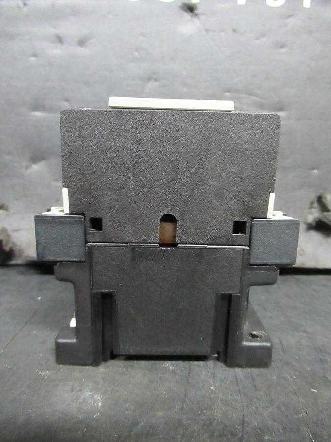 Used KLOCKNER-MOELLER CONTACTOR DIL-R-22-D 600 VAC 15 AMP COIL: 110/120 VOLT