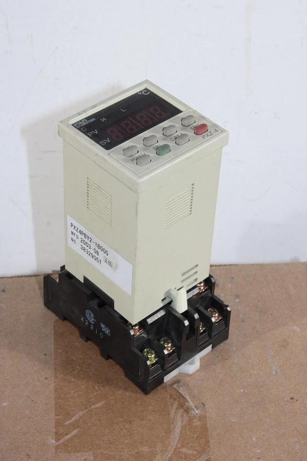 Used FUJI ELECTRIC TEMPERATURE CONTROLLER PXZ4PBY2-1B000 24 VAC 15 VA